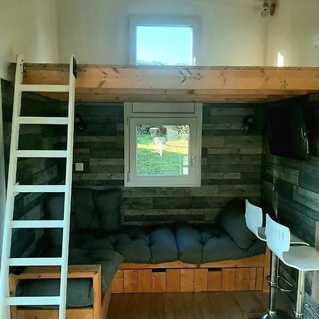 La Tiny De L'etang Lodge