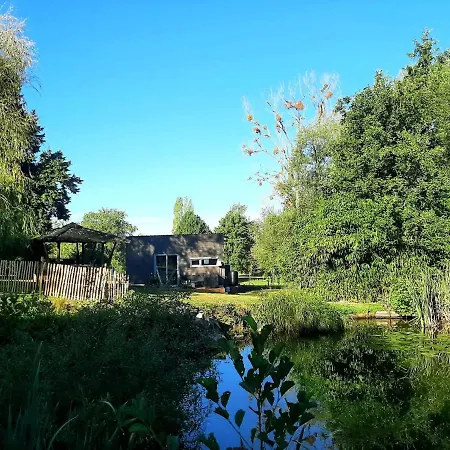 La Tiny De L'etang *